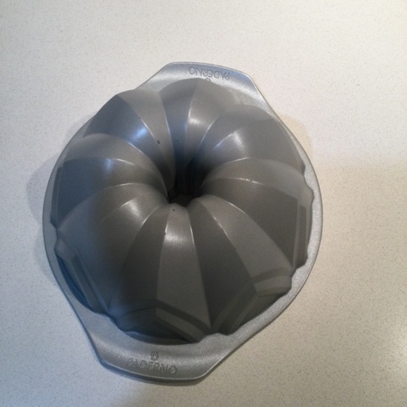 Paderno non stick fine edged arched cake pan - Picture 2 of 5